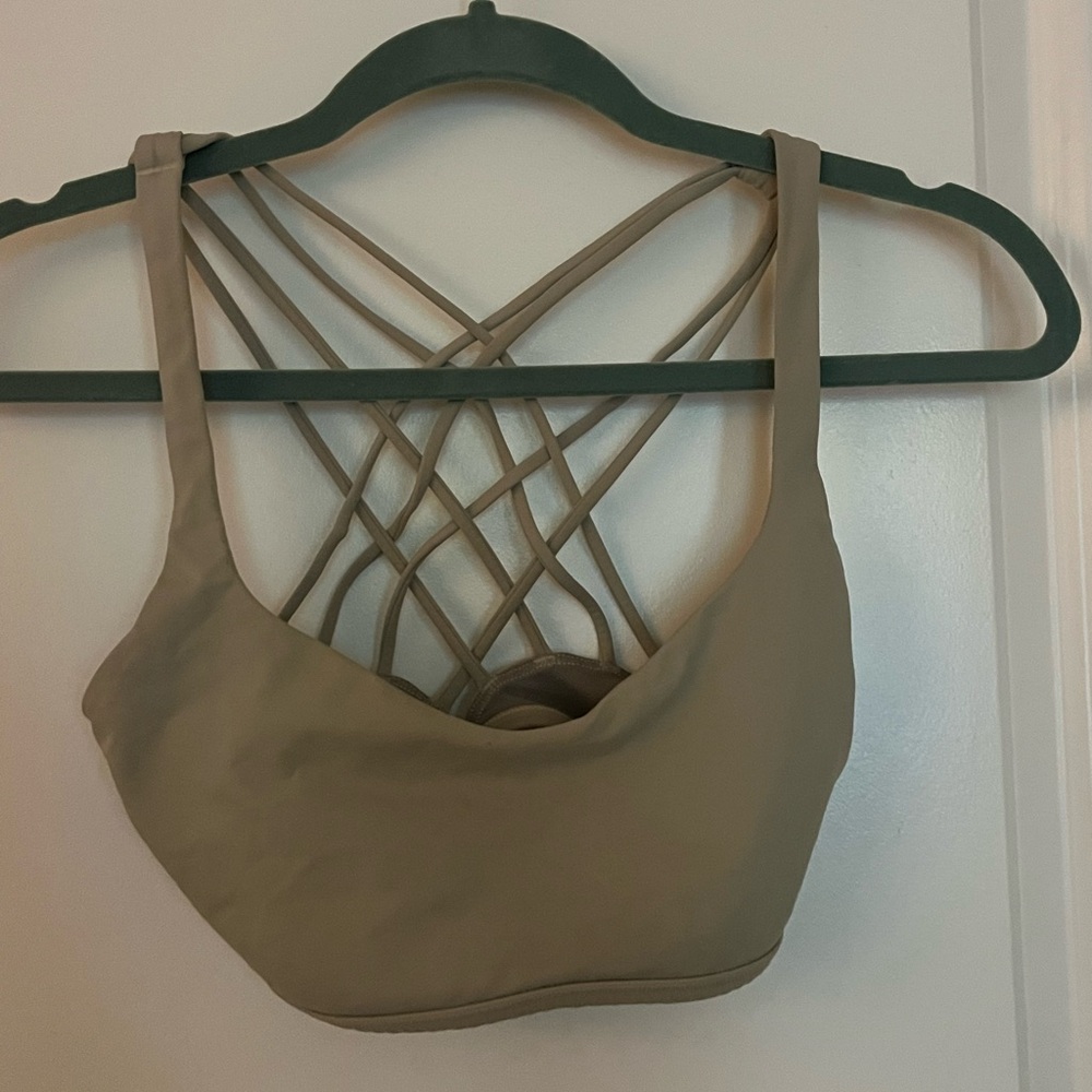 Lululemon Free to Be Sports Bra!
